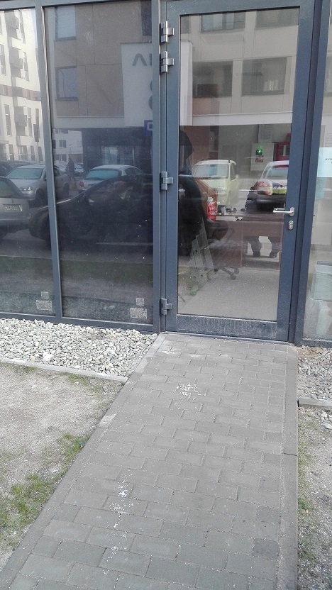 śpiący ochroniarz.jpg